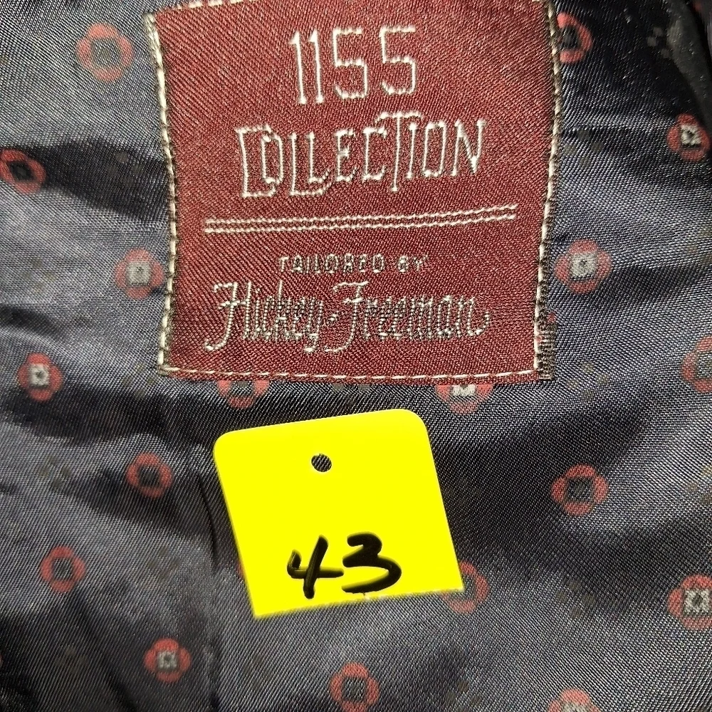1155 Collection Grey pinstriped 100% pure wool jacket in a Men's 43R.
